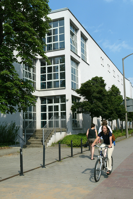 To the page:Map and directions: School of Law (German only)